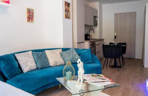 Evreux Apartamento | Romance Me - Love Room Élégante avec Table de Massage & Pole Dance - Night & Day use