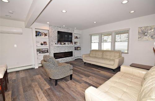 Levittown Casa | Romance Vacation Sweet Home