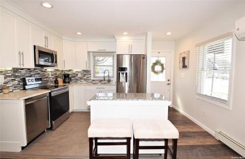 Levittown Casa | Romance Vacation Sweet Home