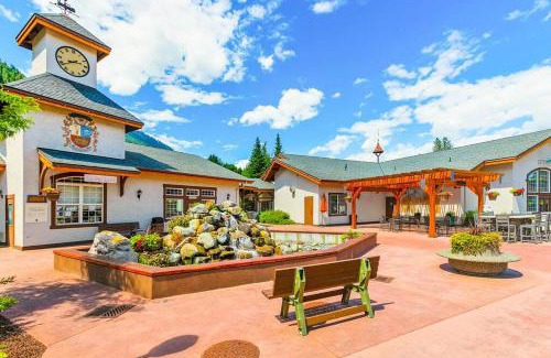 Downtown Leavenworth Apartamento | Romanna's all-season getaway at Icicle Village with pool and hot tub