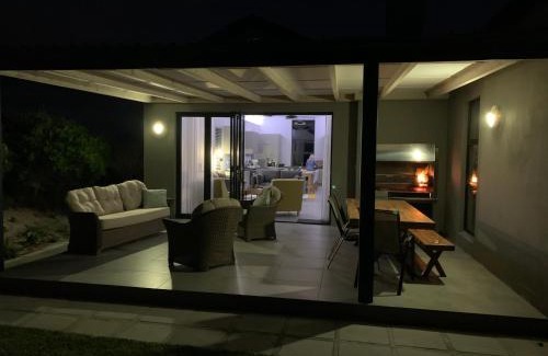 Gansbaai Casa | Romansbaai at 402 - with solar power