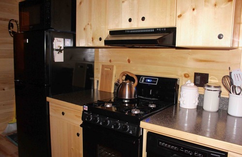Saranac Lake Cabina | Cabaña romántica Adirondack con hermosas vistas al lago y la montaña