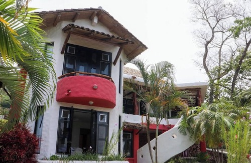 Altos del Maria Villa | Romantic and cozy apartment in tropical villa w/ mountain and flowers view.