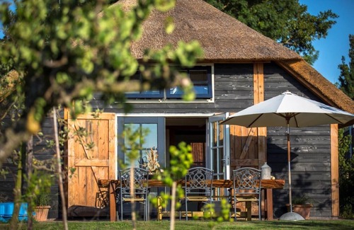 Tuitjenhorn Casa | Romantic and very cozy holiday home -"'t Veldzicht".