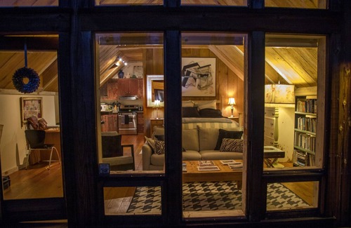 Mendocino Apartamento | ROMANTICO, ARTISTAS PRIVADAS SUITE FORESTAL, 5 acres Secuoyas, Senderos, Mendo 2 millas.