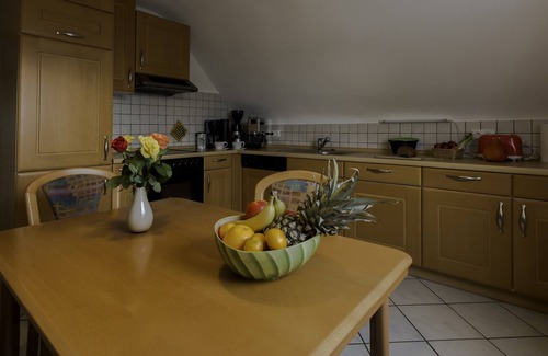 Tauberbischofsheim Apartamento | Romántico ático (70 m2) directamente en la ruta ciclista Main - Tauber - Radach