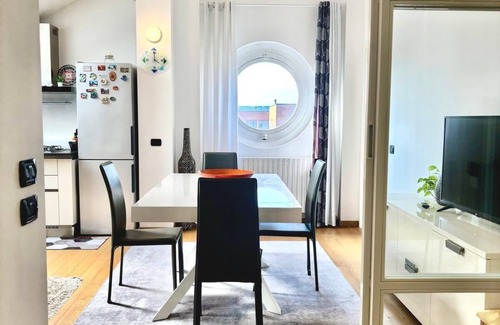 Binda Apartamento | Romantic attic Navigli area - free garage near M2 subway