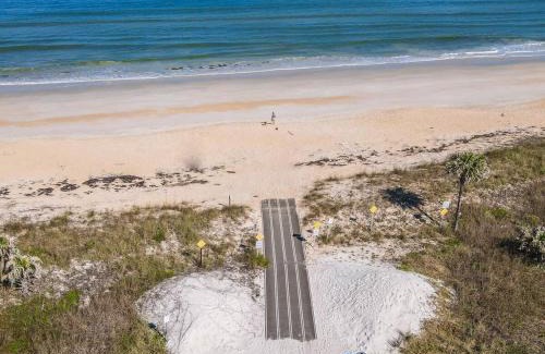 Palm Coast Casa | Romantic Beach Home with Heated Pool Golf Cart