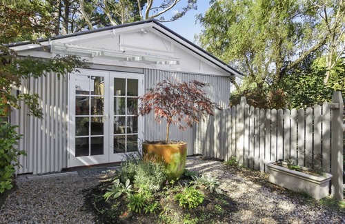 Leura Cabaña | Romantic Bloom Cottage 300m to Mall with wood fire SPECIAL midweek rates apply