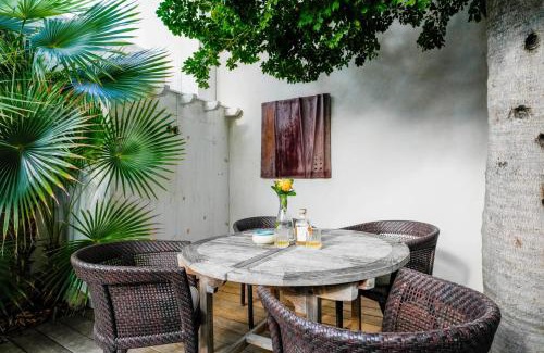 Morne Criquet Casa | Romantic Bungalow near Beach with Shared Pool