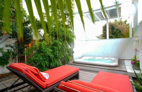 Morne Criquet Casa | Romantic Bungalow near Beach with Shared Pool