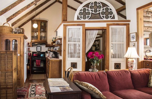 Mancos Cabina | Romántica cabaña bungalow. Colgando sobre el lago con la vista de las montañas.