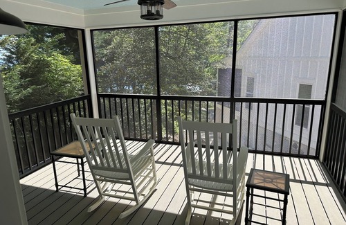 Lexington Casa | Romantic bungalow on Lake Murray w/cold plunge/hot tub/sauna, gym & dock gazebo