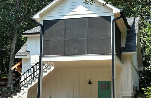 Lexington Casa | Romantic bungalow on Lake Murray w/cold plunge/hot tub/sauna, gym & dock gazebo
