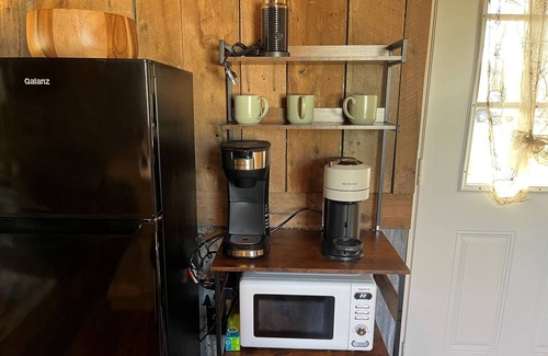 Lupton City Cabina | Romantic Cabin -Also available RV pad w/hookups -Heated Outside Shower & Soaker Tub - Mountain Views