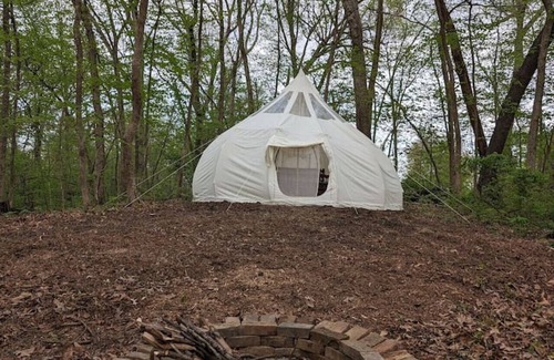 Kasbeer Cabina | Romantic - Cabin & Camping - on 175 Acre Farm