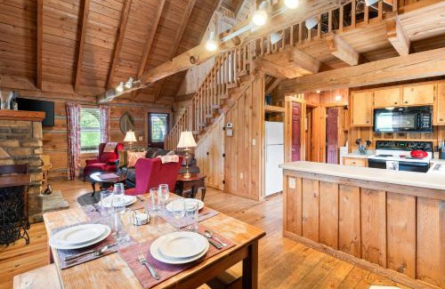 Vesta Casa | Romantic Cabin Getaway - King Bed - Fast Wi-Fi - Pet-Friendly