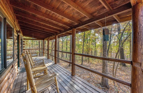 Saint Joe Cabina | Romantic cabin getaway with Jacuzzi tub. Pet Friendly!