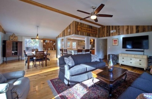 Candler Casa | Romantic Cabin Hideaway- 50 Private Acres, Hot tub, Blue Ridge Parkway, stream