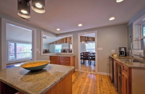 Candler Casa | Romantic Cabin Hideaway- 50 Private Acres, Hot tub, Blue Ridge Parkway, stream
