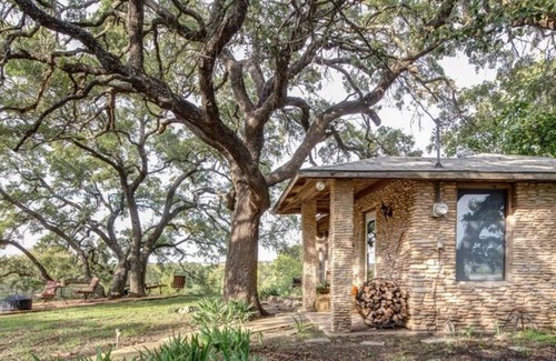 Georgetown Cabina | Georgetown Square Minutes Away - Cabaña romántica en Riverfront Farm, Pet, Rural