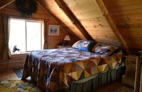 Whitehall Casa | Romantic Cabin Rental with a Delightful Porch near Ennis, Montana