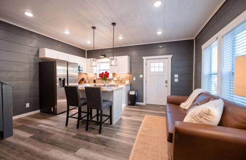 Gatlinburg Cabina | Romantic Cabin Retreat By Ghosal Luxury Lodging