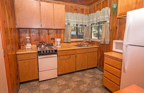 Al Tahoe Cabina | Cabina romántica para 2 jacuzzis privados, cerca de Heavenly, Lake y Casinos-1198C ~