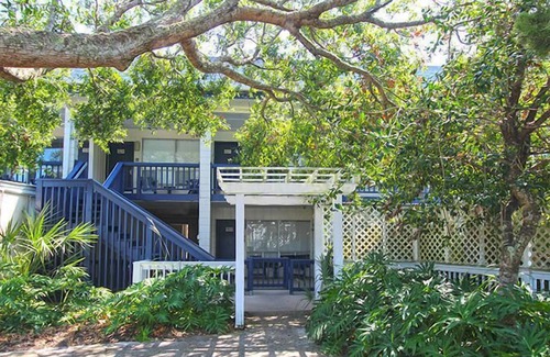 Saint Helena Island Complejo | Romantic Centrally Located Suite Steps from Beach Club, Sandbar, & Tennis