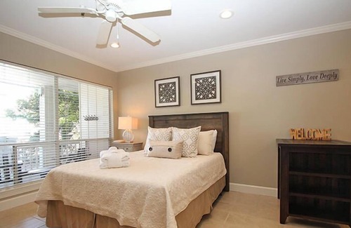 Saint Helena Island Complejo | Romantic Centrally Located Suite Steps from Beach Club, Sandbar, & Tennis