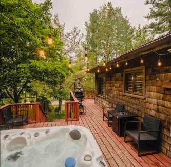 Tannersville Casa | Romantic Chalet Hot Tub Near Hunter Mountain