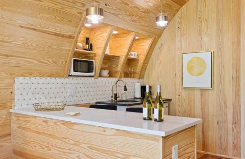 Fredericksburg Hotel | Romantic Chardonnay Wine Barrel Cabin