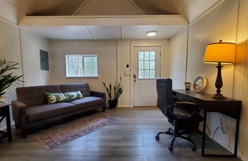 Meadow Lakes Casa | Romantic Cottage at Swan Circle