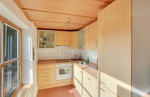 Tegernsee Chalet De Esquí | Romantic Cottage with Garden, Barbecue & TV; Parking Available, Pets Allowed