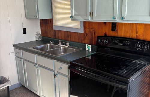 Chetek Cabaña | Romantic cottage+Fall hiking, ATV+Fall wine festivals+Views of lake from dock!