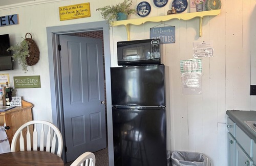 Chetek Cabaña | Romantic cottage+Fall hiking, ATV+Fall wine festivals+Views of lake from dock!