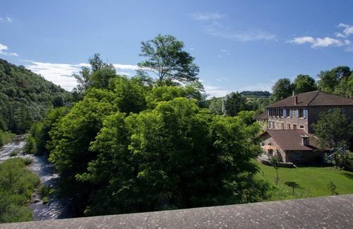 Desaignes Cabaña | romántica cabaña en las colinas de las Désaignes la villa medieval.