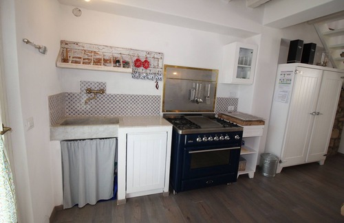 Chiessi Casa | Cottage romántica en la costa del sol a 80 m del mar ro. Chiessi