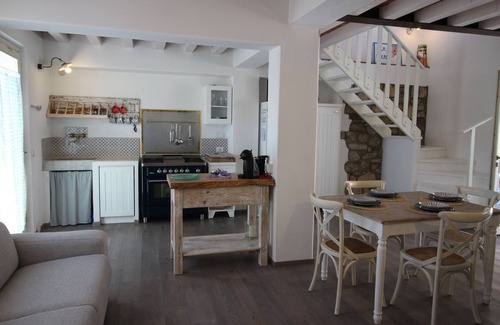 Chiessi Casa | Cottage romántica en la costa del sol a 80 m del mar ro. Chiessi