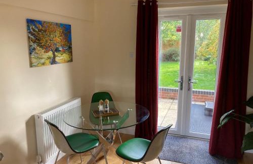 Bromham Casa | Romantic Country Cottage with Private Hot Tub