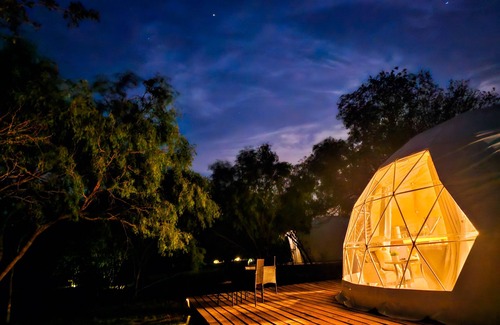 Jourdanton Cabaña | 🏕Romantic Country Stay 😍 ♥️ Lake, Telescope 🔭 Peddle Boat, Kayaks