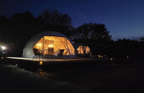 Jourdanton Cabaña | 🏕Romantic Country Stay 😍 ♥️ Lake, Telescope 🔭 Peddle Boat, Kayaks