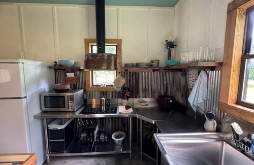 Doniphan Cabina | Romantic couples retreat 100 feet from Current River, Doniphan, MO