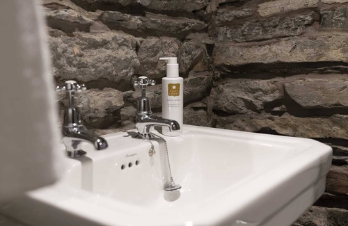 Crosthwaite Cabina | Romantic - Couples - rural - retreat - Lyth Valley