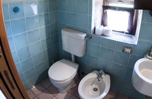 Vernio Otro | acogedor apartamento romántico con gran vista a la piscina valle y la natación