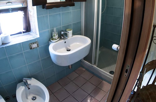Vernio Otro | acogedor apartamento romántico con gran vista a la piscina valle y la natación