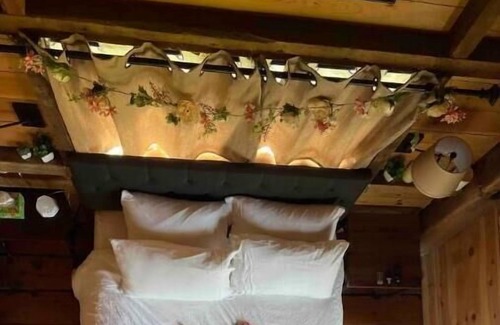 Colliersville Cabina | Romantic Cozy Cabin with a View of the Wetlands