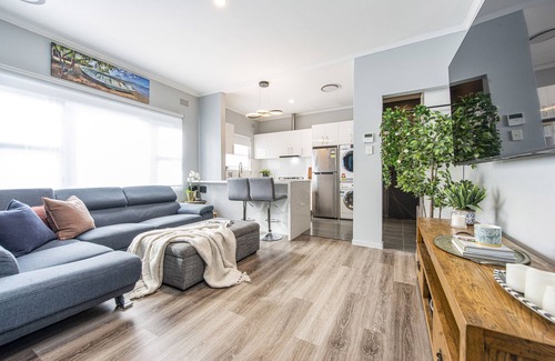 Burwood Apartamento | Romantic Cozy Getaway central location, shopping, food and entertainment