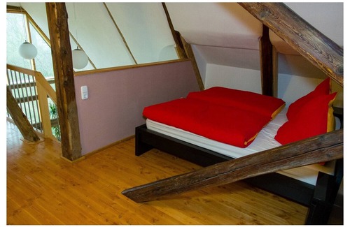 Ebersbach Apartamento | Romántica granja en la casa vecina en el Grünsteinhof en Alta Lusacia