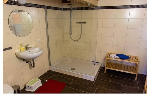 Ebersbach Apartamento | Romántica granja en la casa vecina en el Grünsteinhof en Alta Lusacia
